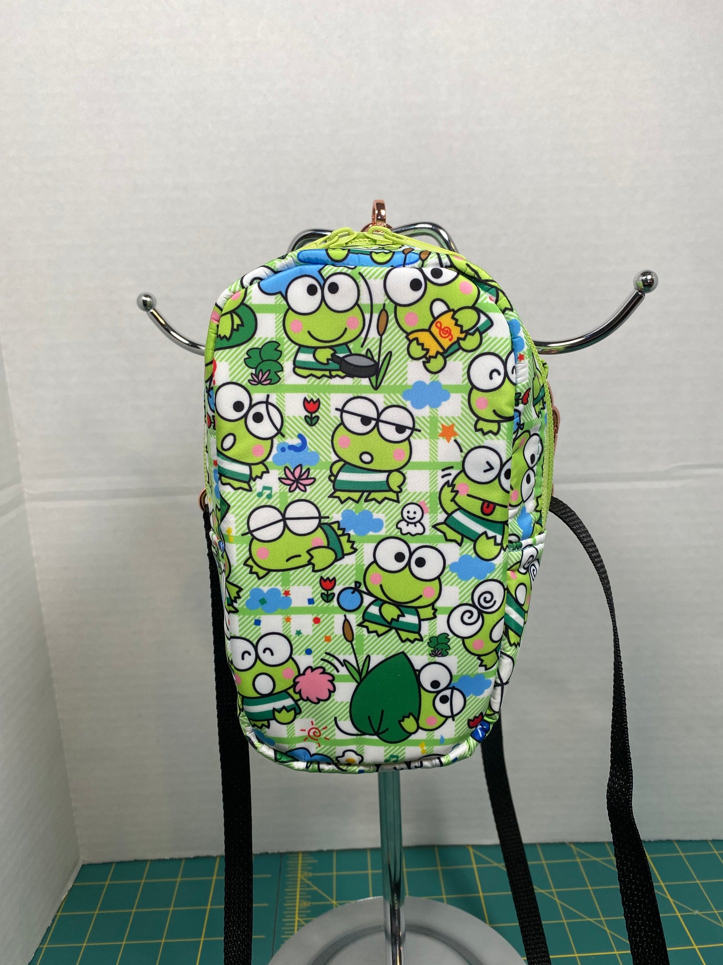 Frog theme phone purse