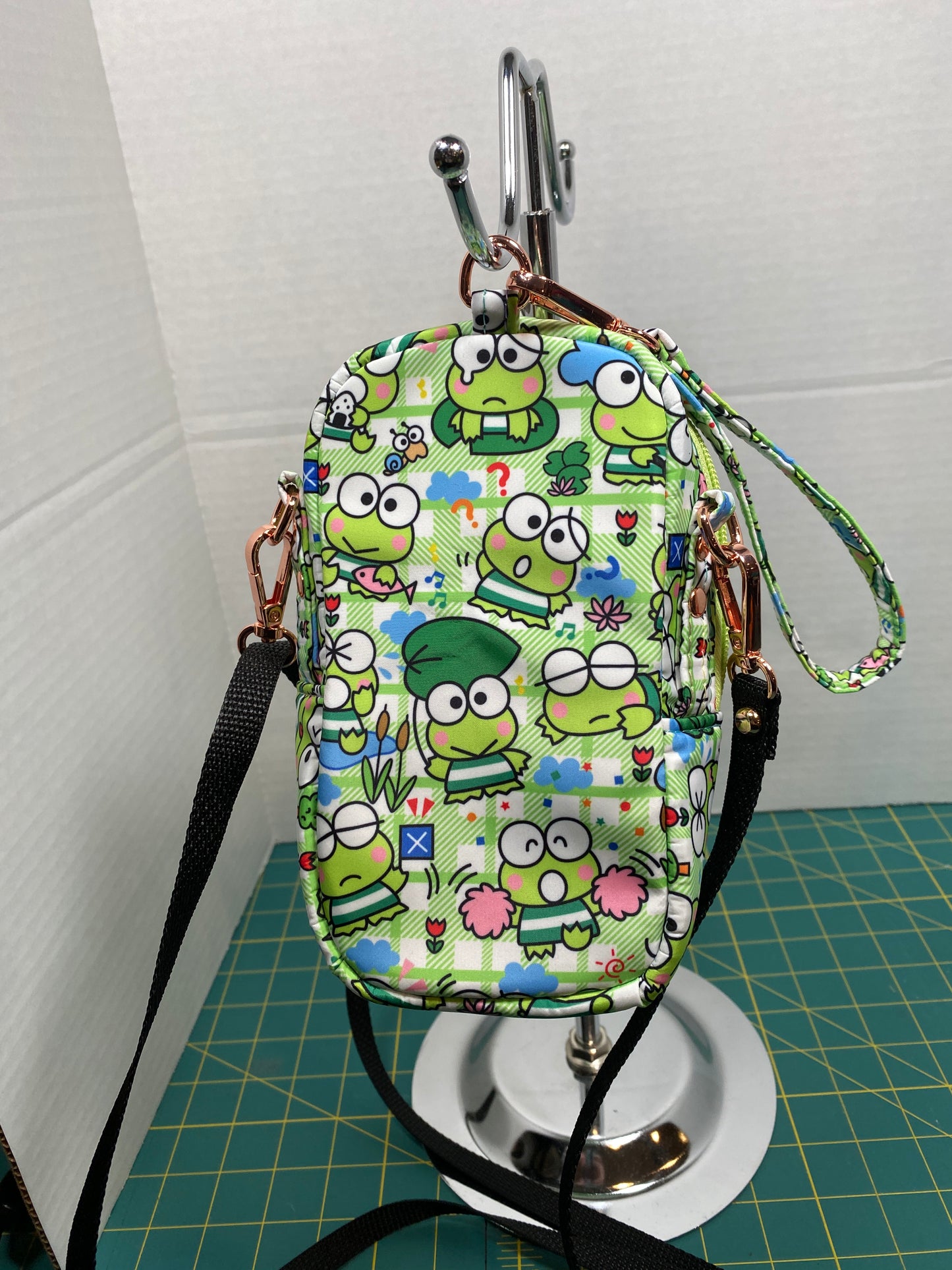 Frog theme phone purse