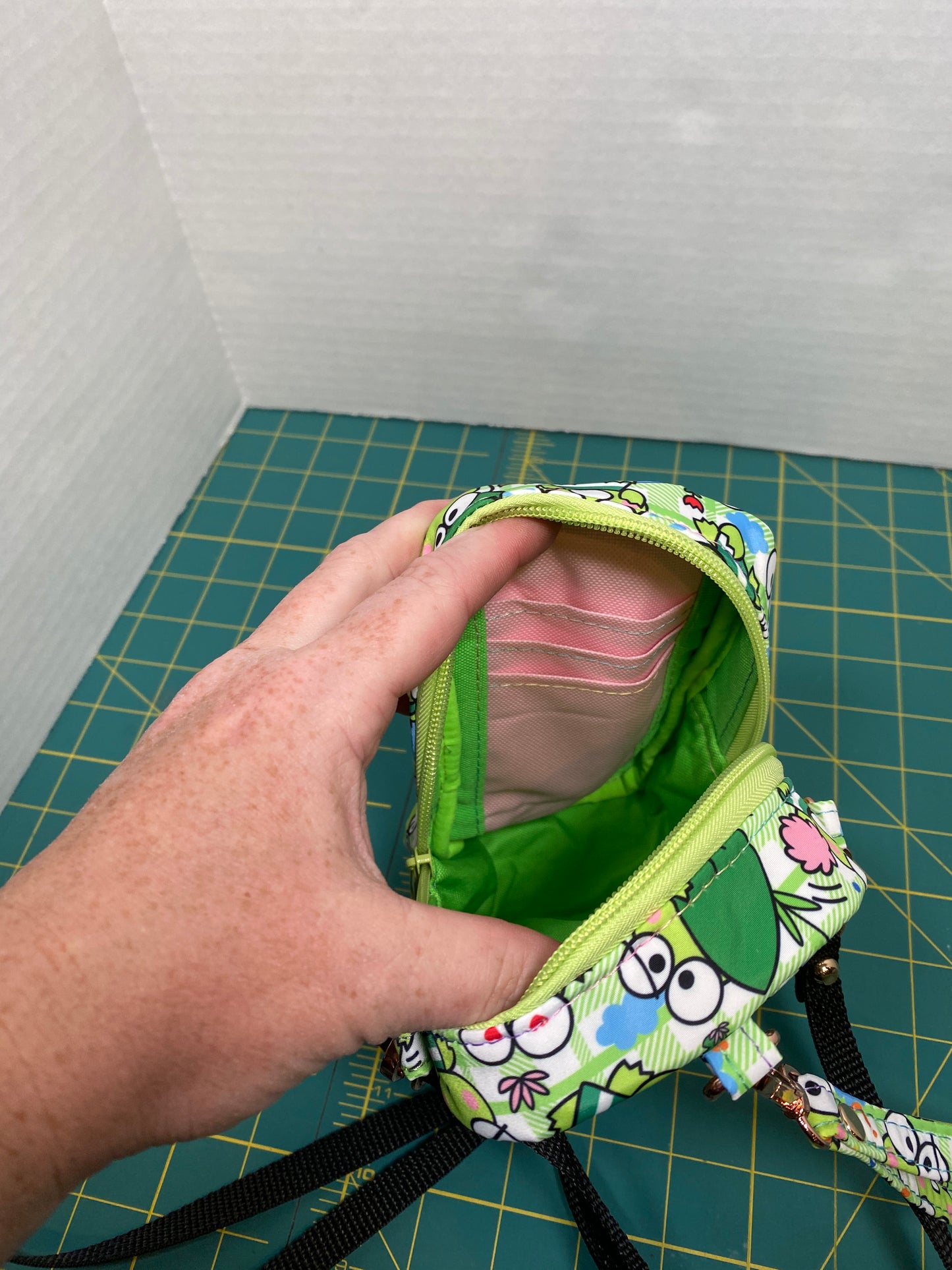 Frog theme phone purse