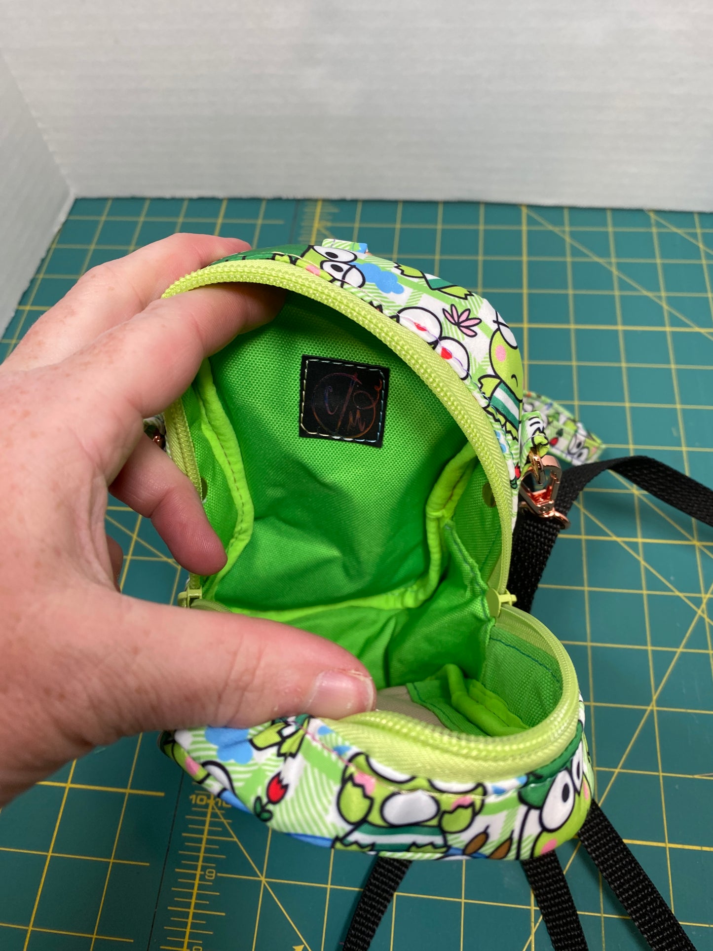 Frog theme phone purse