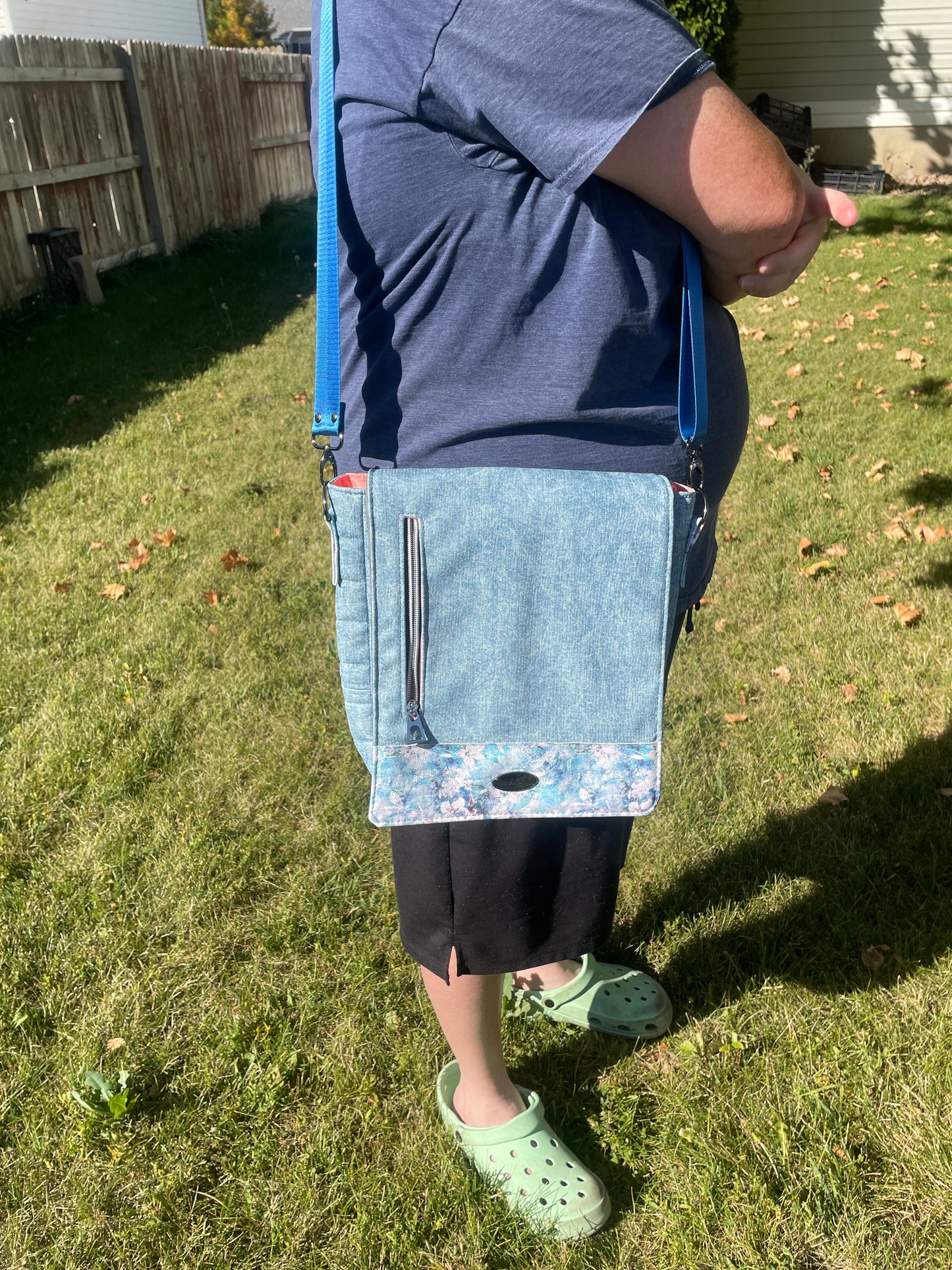 Mighty Messenger Bag - Blue