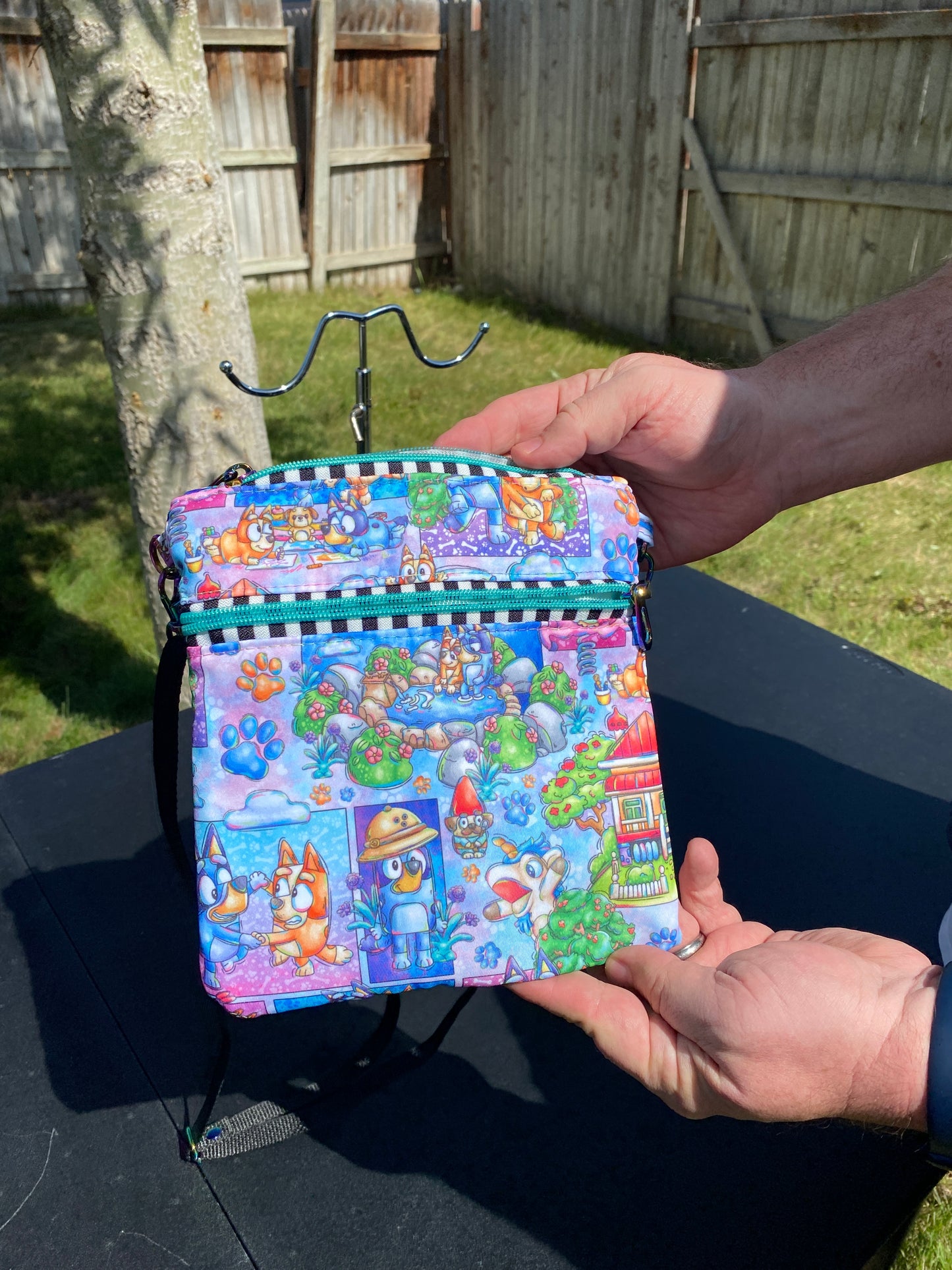 Zippy Shoulder Bag - Bluey Characters in blue